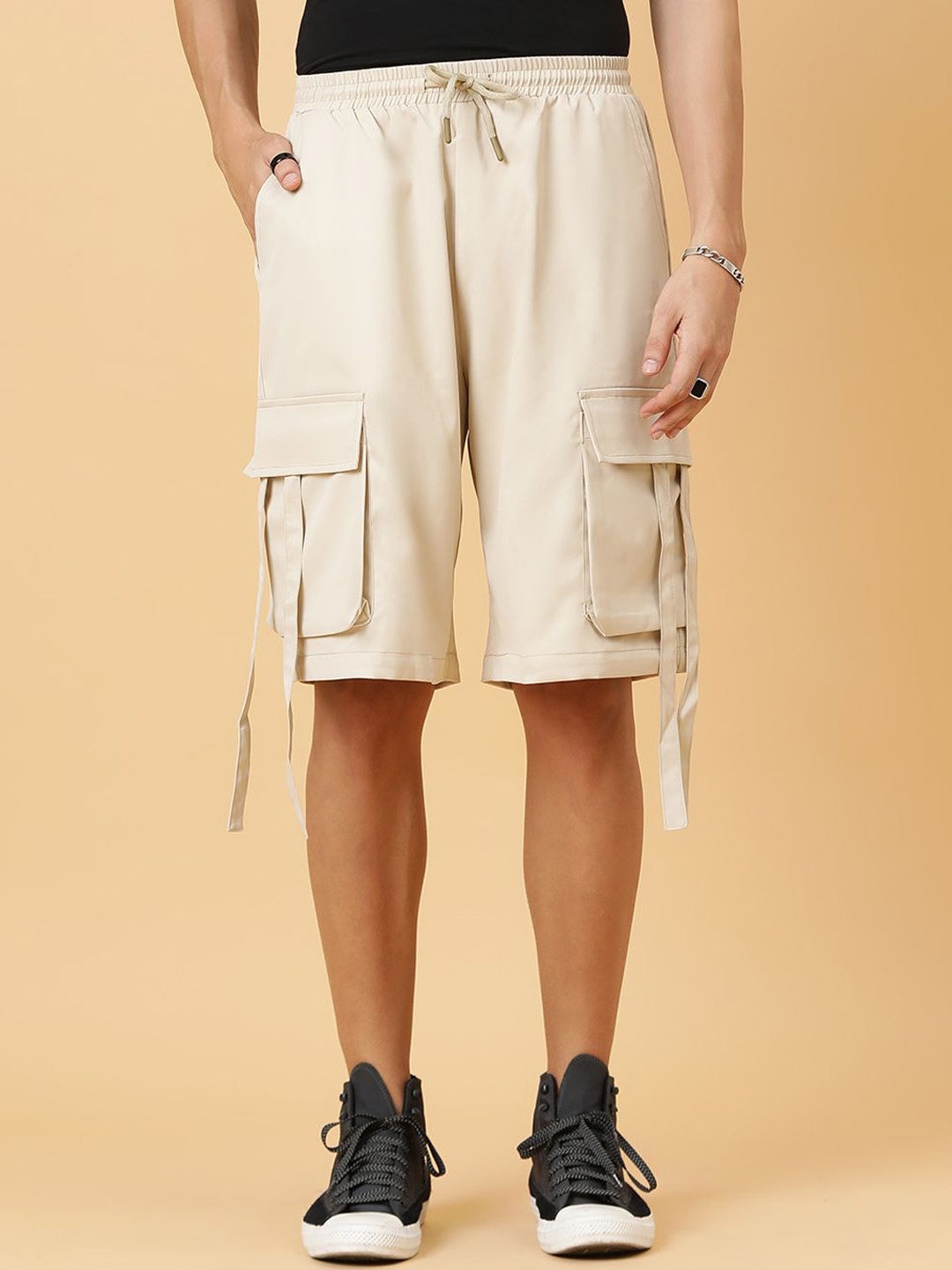 

Kotty Men Low-Rise Cargo Shorts, Beige