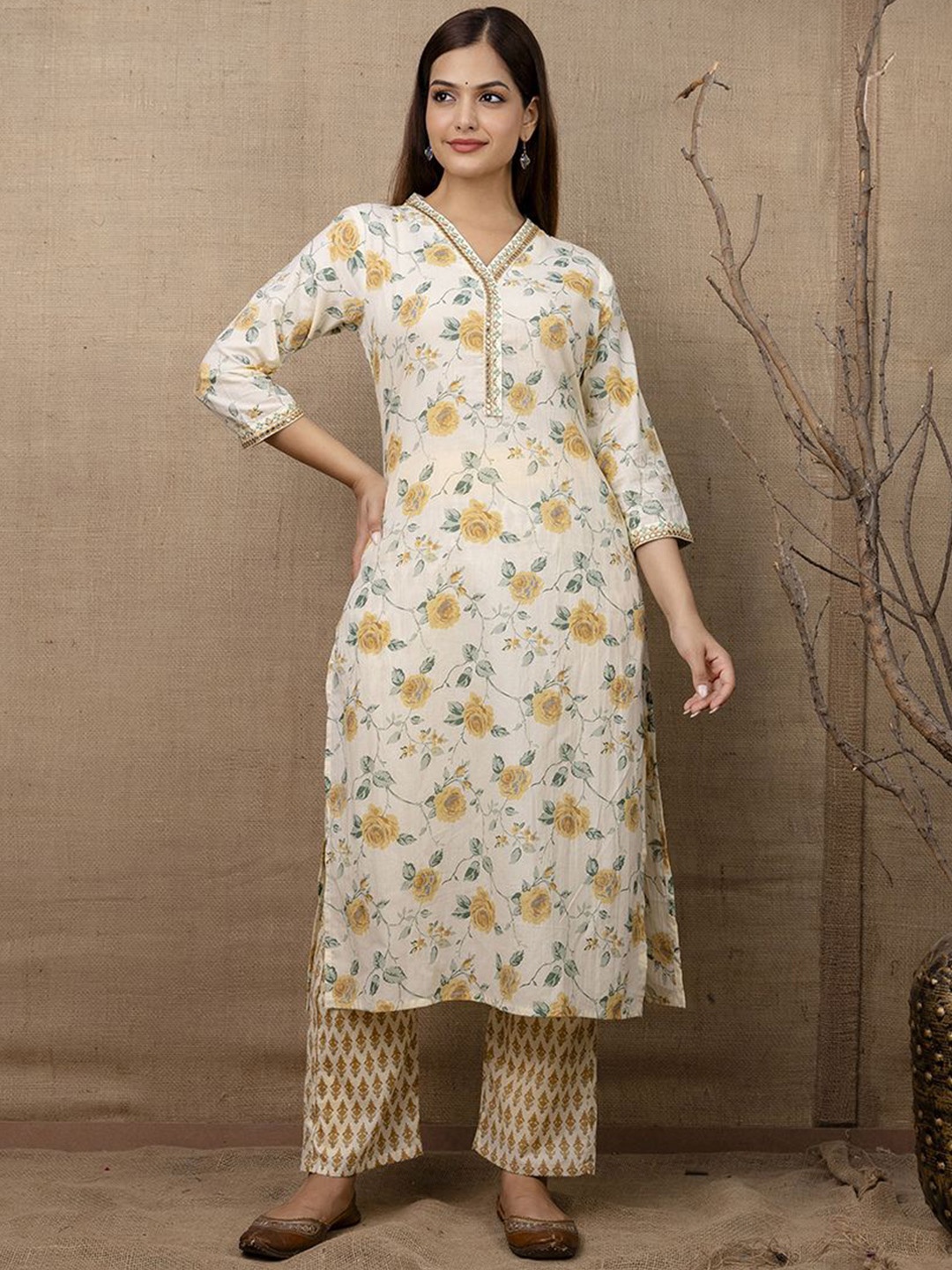 

Veshviti Floral Embroidered Mirror Work Mirror Work Pure Cotton Straight Kurta & Trousers, Yellow