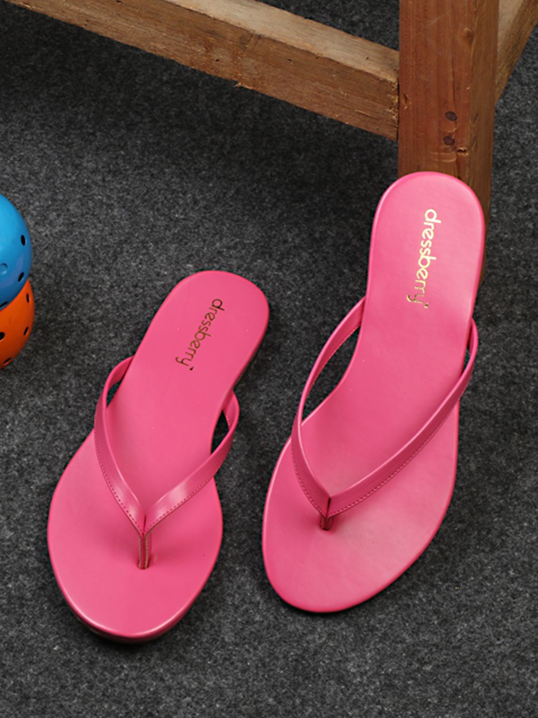 

DressBerry Women PU One Toe Flats, Fuchsia
