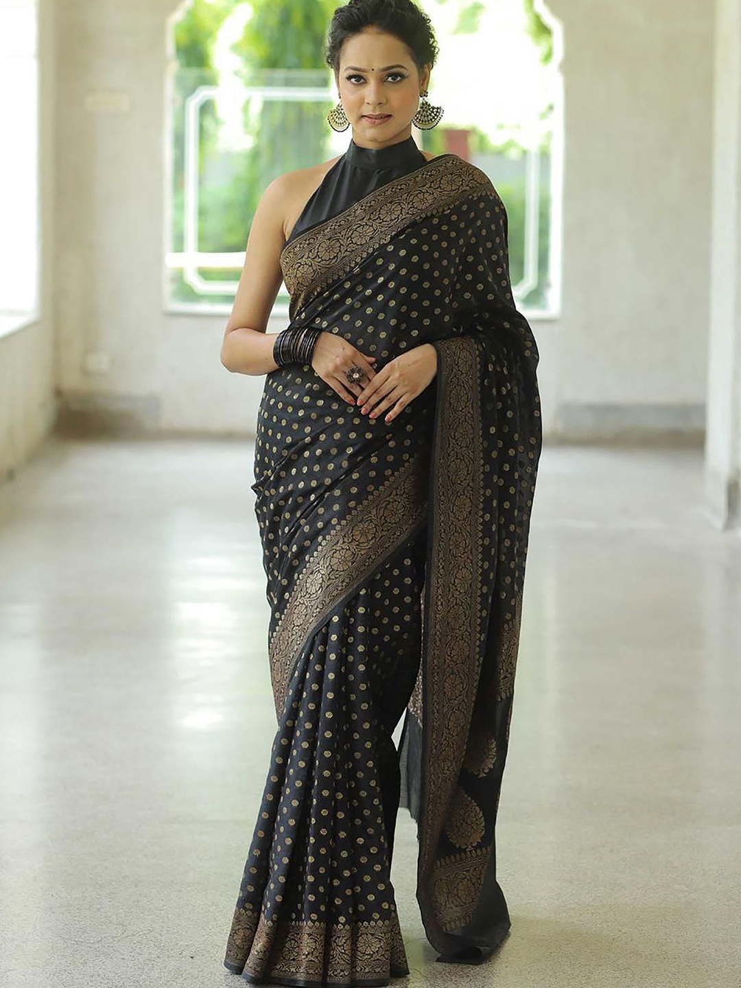 

Anjaneya Sarees Woven Design Zari Banarasi Saree, Black