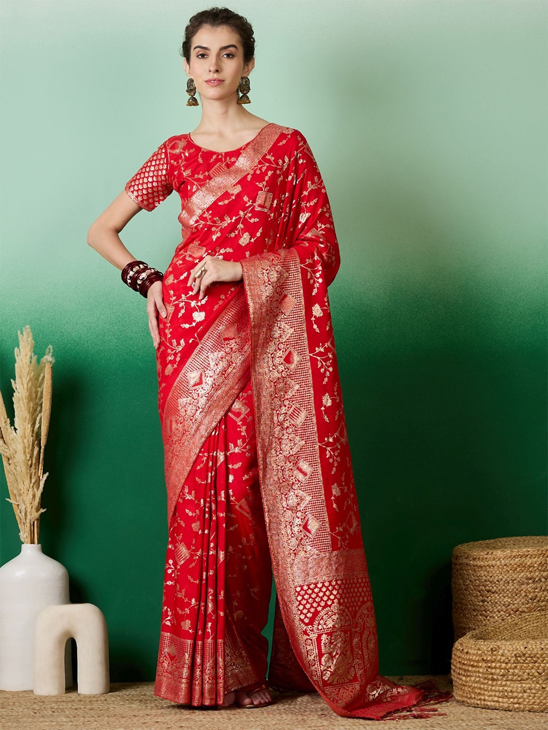 

SHADOW & SAINING Woven Design Zari Silk Blend Banarasi Saree, Red