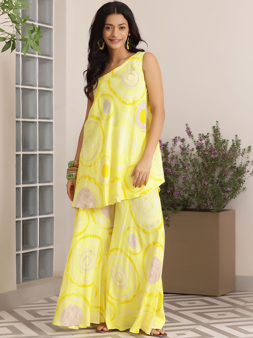 

Libas Geometric Printed Flared Tunic & Palazzos, Yellow