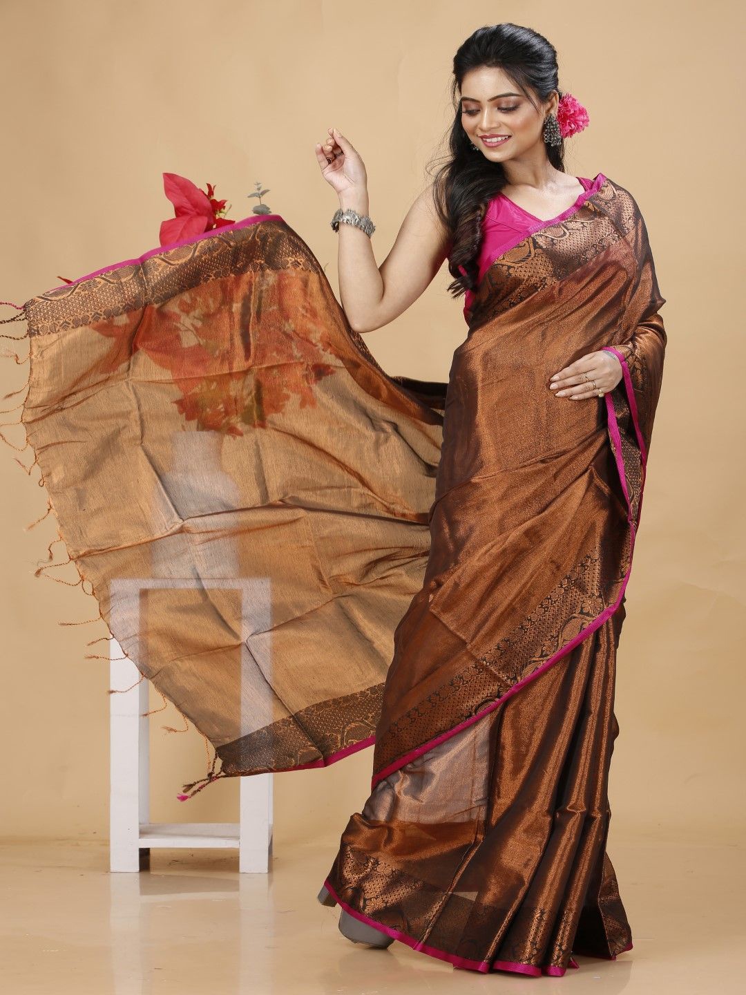 

Bong ButiQ Zari Tissue Taant Saree, Copper