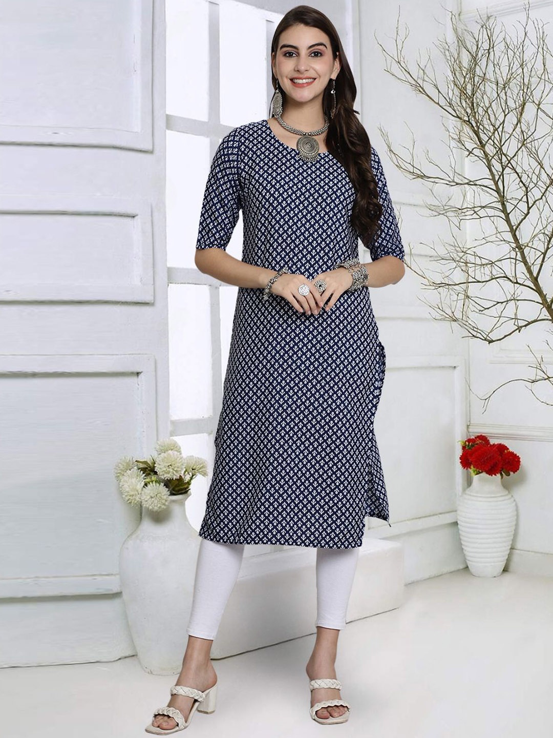 

7Threads Floral Printed Round Neck Crepe Straight Kurta, Navy blue
