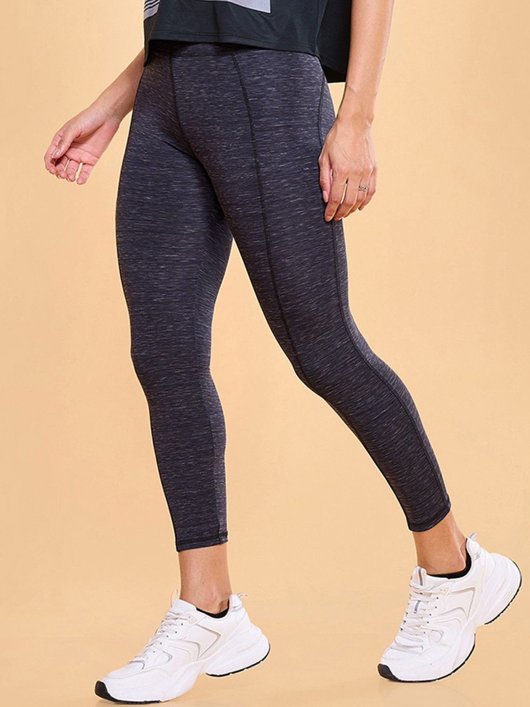 

Enamor Multicolor Dry Fit High Waist Hugged Fit 7/8 Length Tights A609, Black