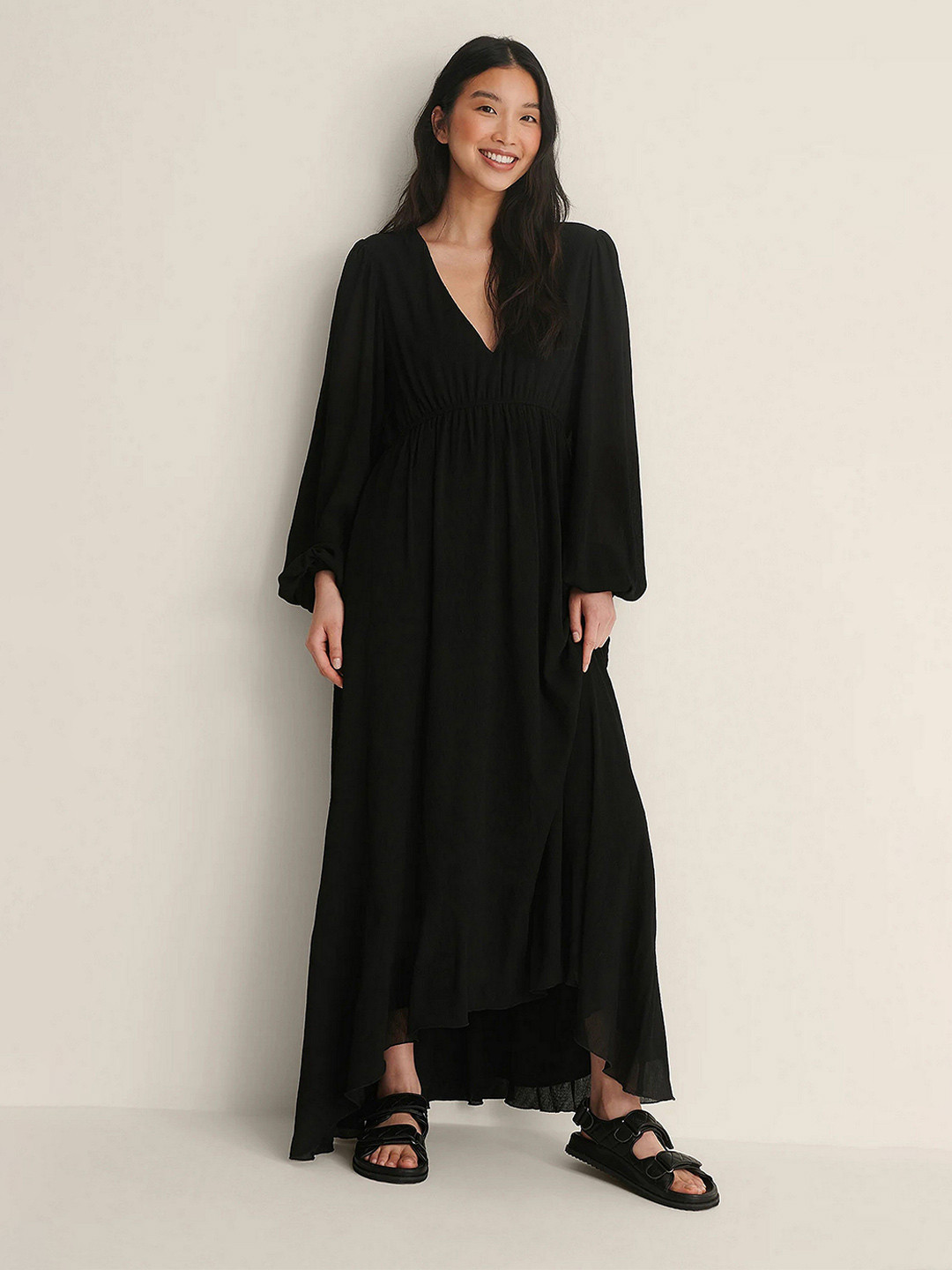 

Roadster Solid Puff Sleeve Maxi Dresses, Black
