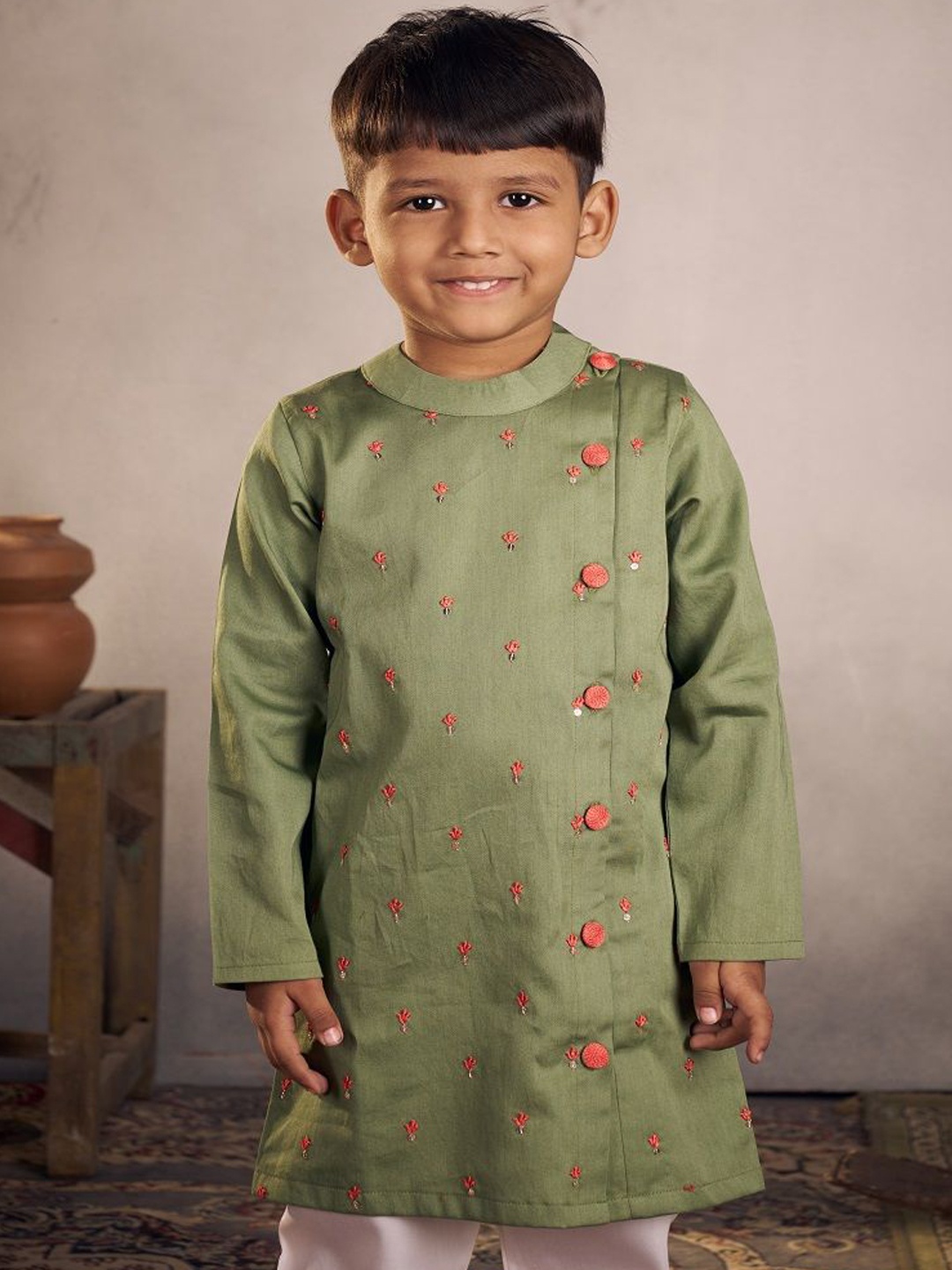 

Vivedkids Boys Floral Embroidered Angrakha Sequinned Kurta With Pyjamas, Olive