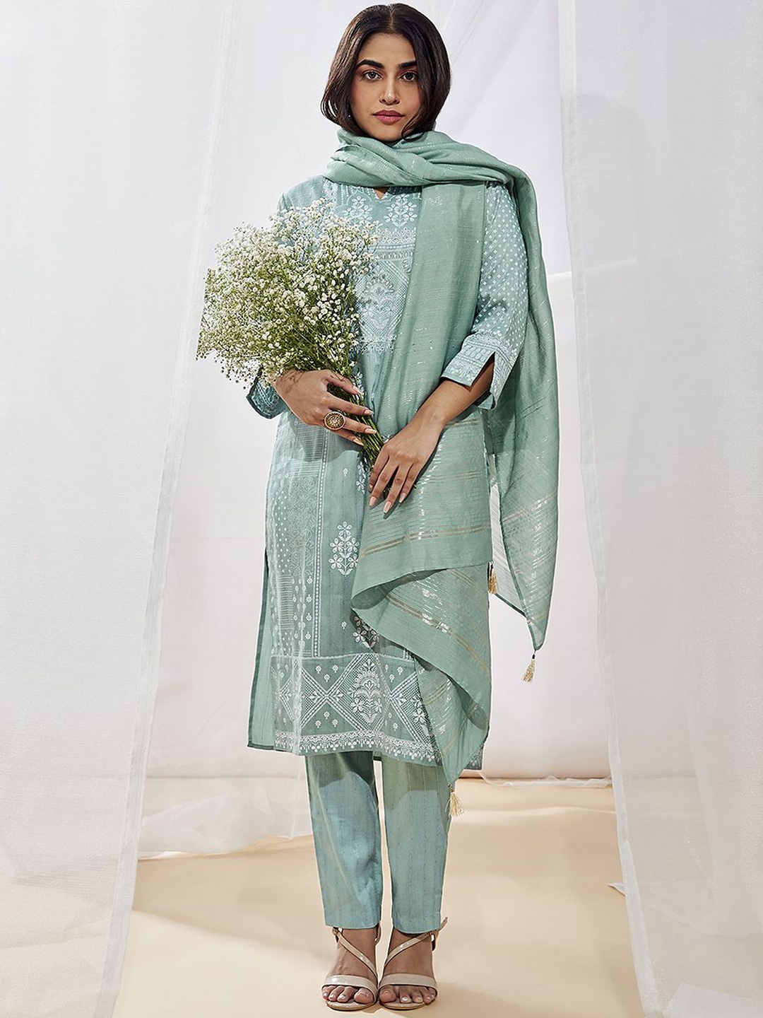 

VASTRAMAY Floral Printed Sequinned Kurta With Trousers & Dupatta, Green