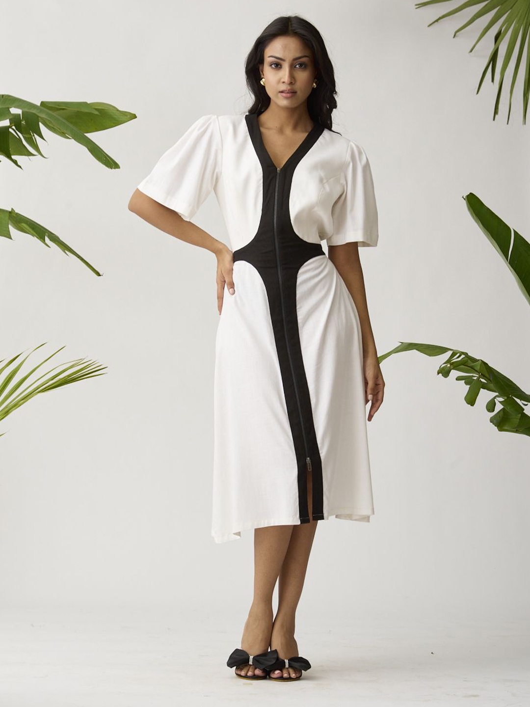

Risate Women Colourblocked A-Line Midi Dress, White