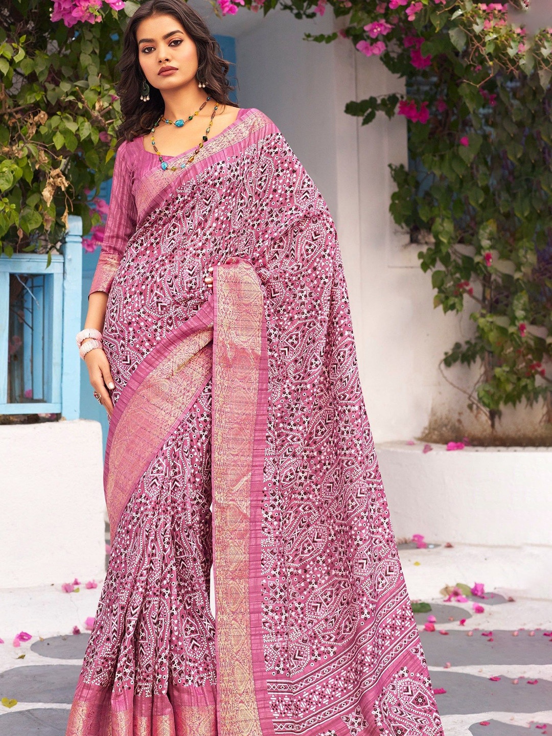 

MySilkLove Ethnic Motifs Zari Silk Blend Banarasi Saree, Pink