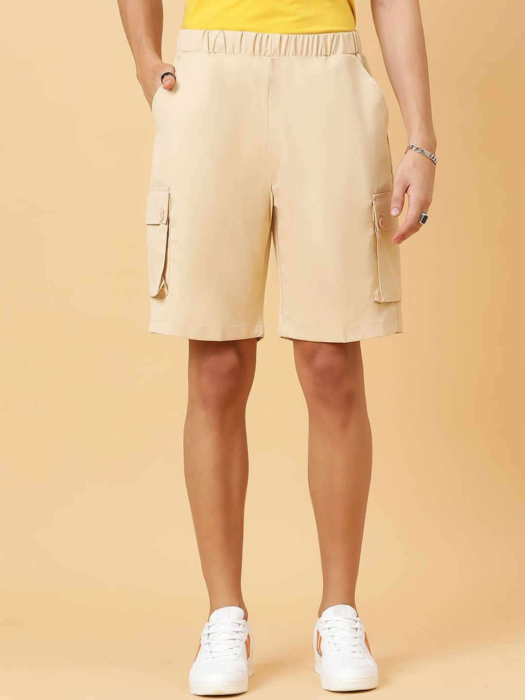 

Kotty Men Low-Rise Cargo Shorts, Beige