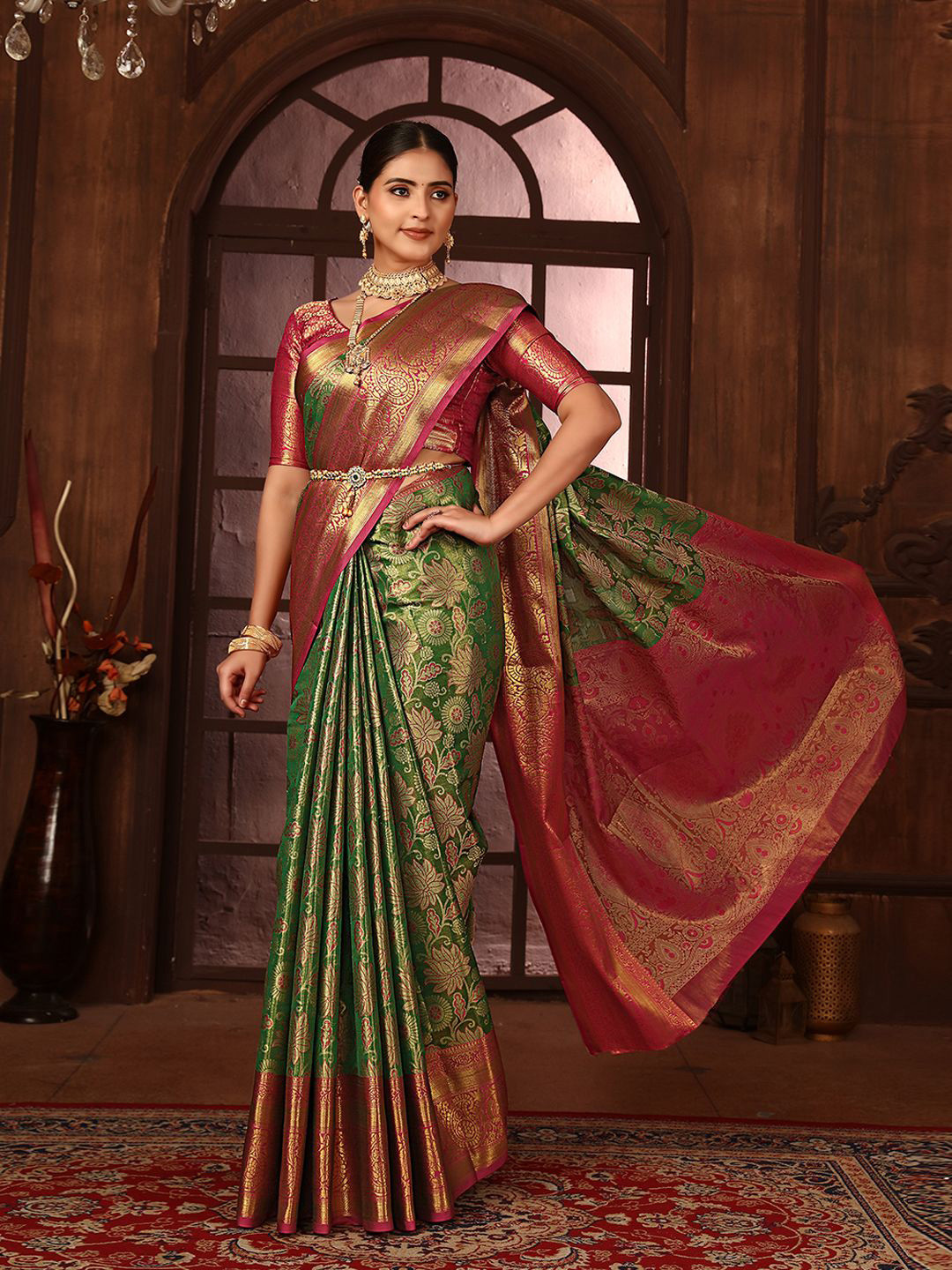 

JUST FASHION Ethnic Motifs Silk Blend Kanjeevaram Zari Saree, Green