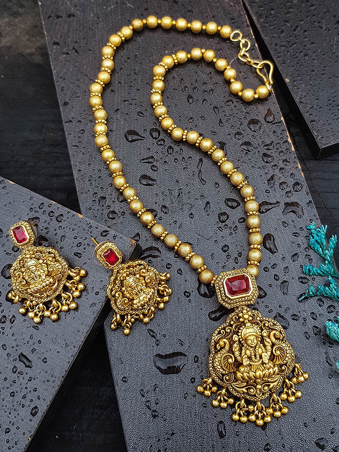 

GRIIHAM Gold-Plated Cubic Zirconia Studded Jewellery Set
