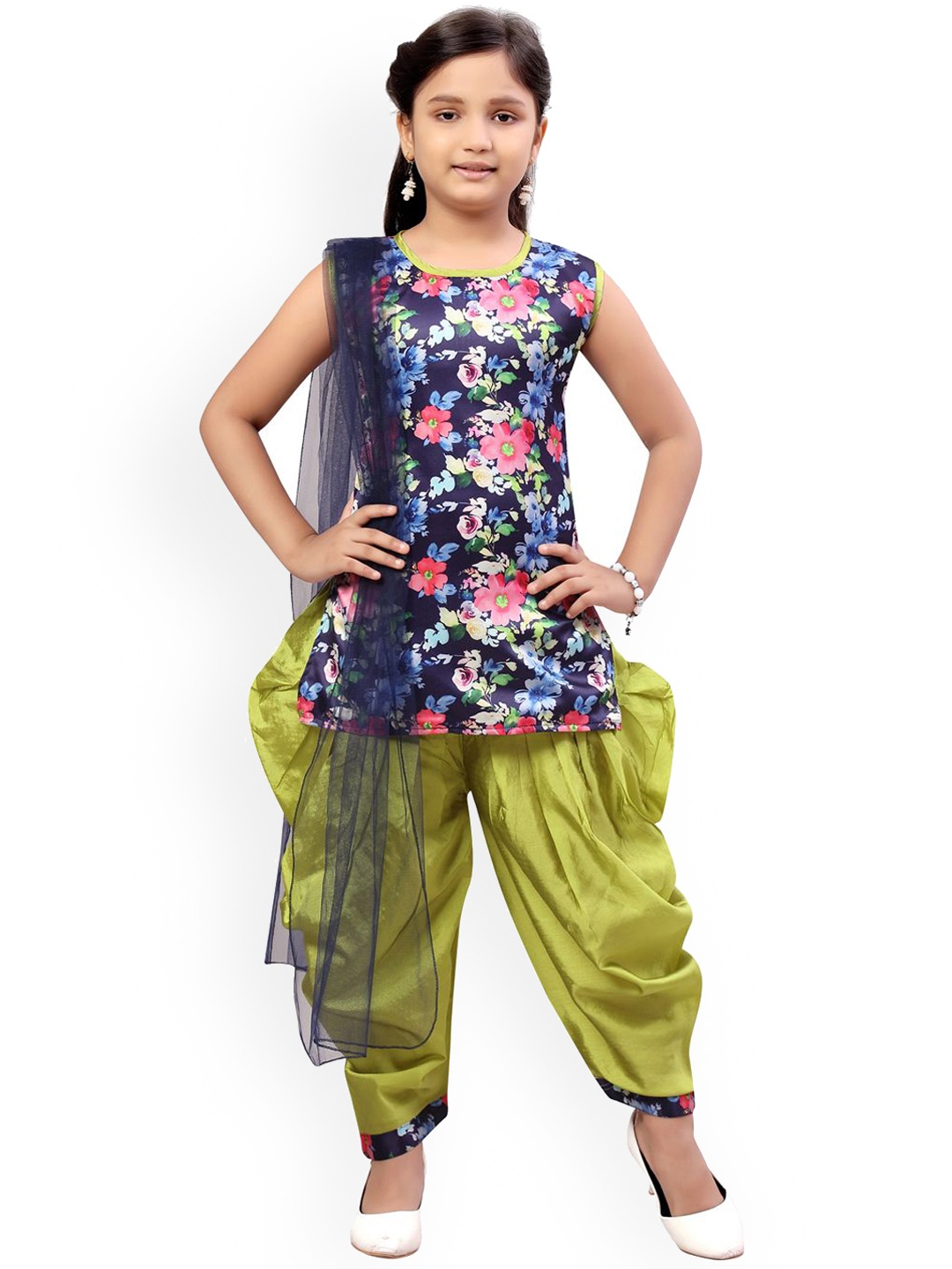 

BAESD Girls Floral Printed Regular Pure Silk Straight Kurti with Dhoti Pants & Dupatta, Green