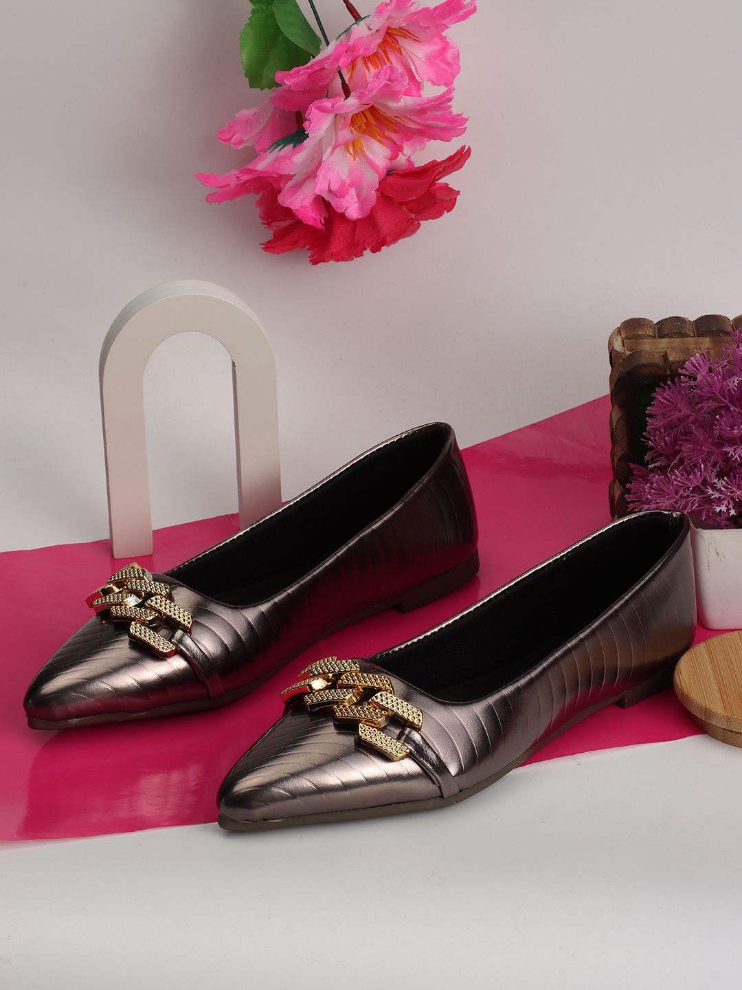 

DressBerry Women Embellished Ballerinas, Grey