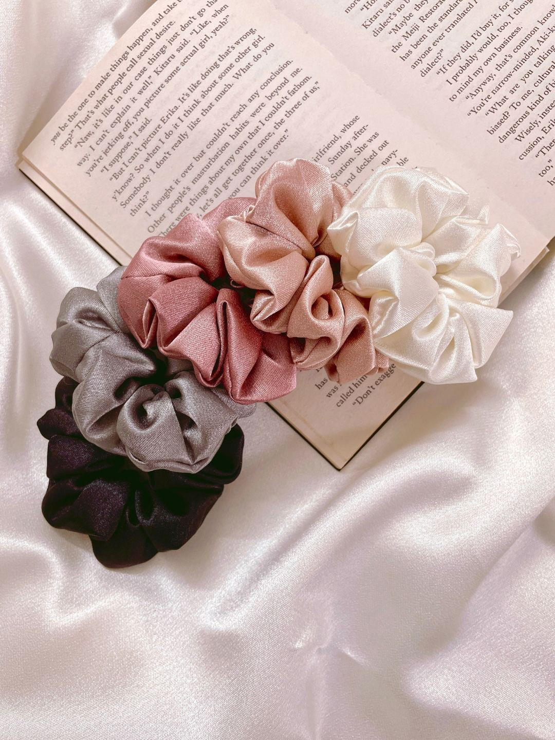 

Mueras Set Of 5 Satin Silk Scrunchies, White