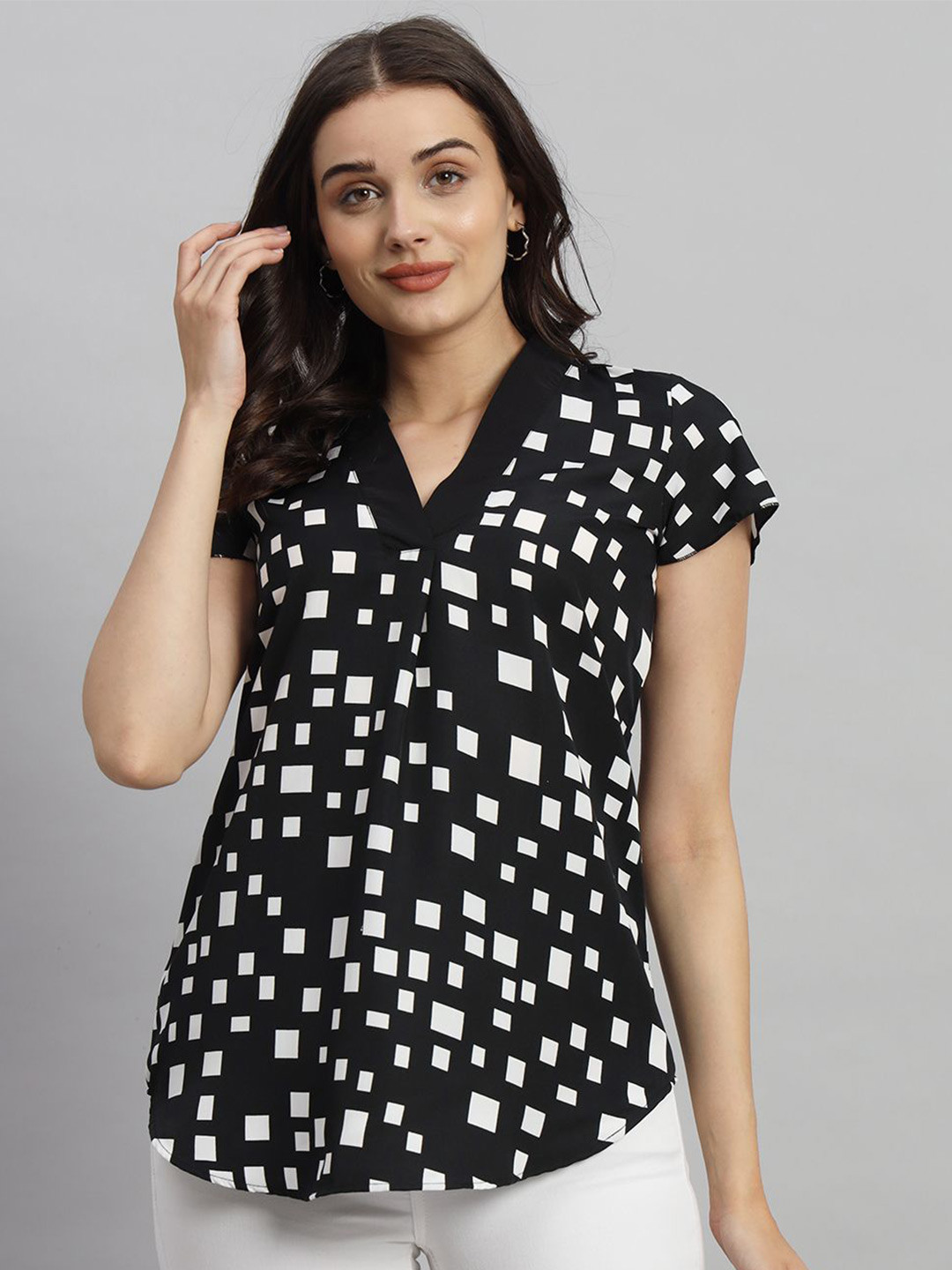 

Curvydrobe Women Geometric Printed V-Neck Top, Black
