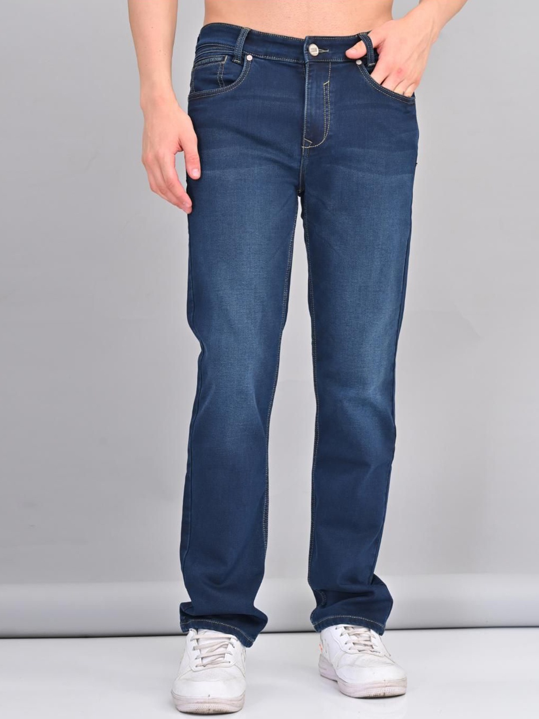 

Jean Cafe Men Jean Relaxed Fit Mid-Rise Pure Cotton Light Fade Jeans, Blue