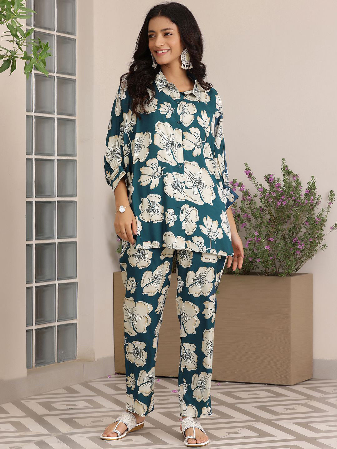 

Libas Floral Printed Kimono Sleeves Shirt With Trousers, Blue