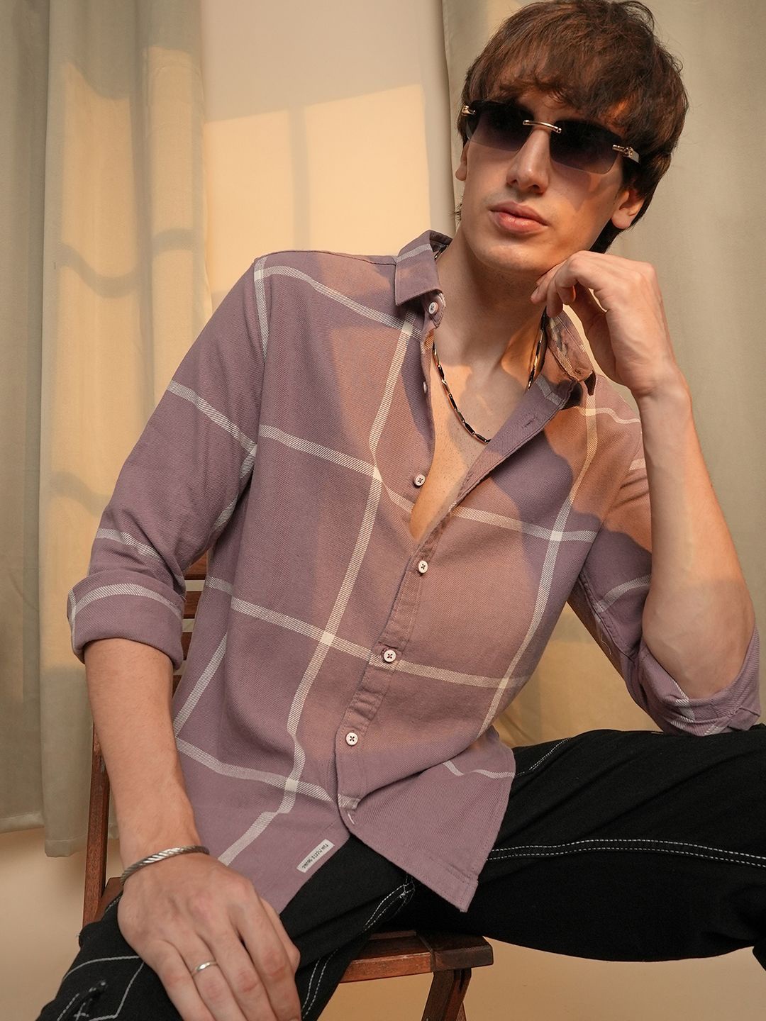 

Campus Sutra Men Comfort Spread Collar Windowpane Checked Polycotton Casual Shirt, Mauve