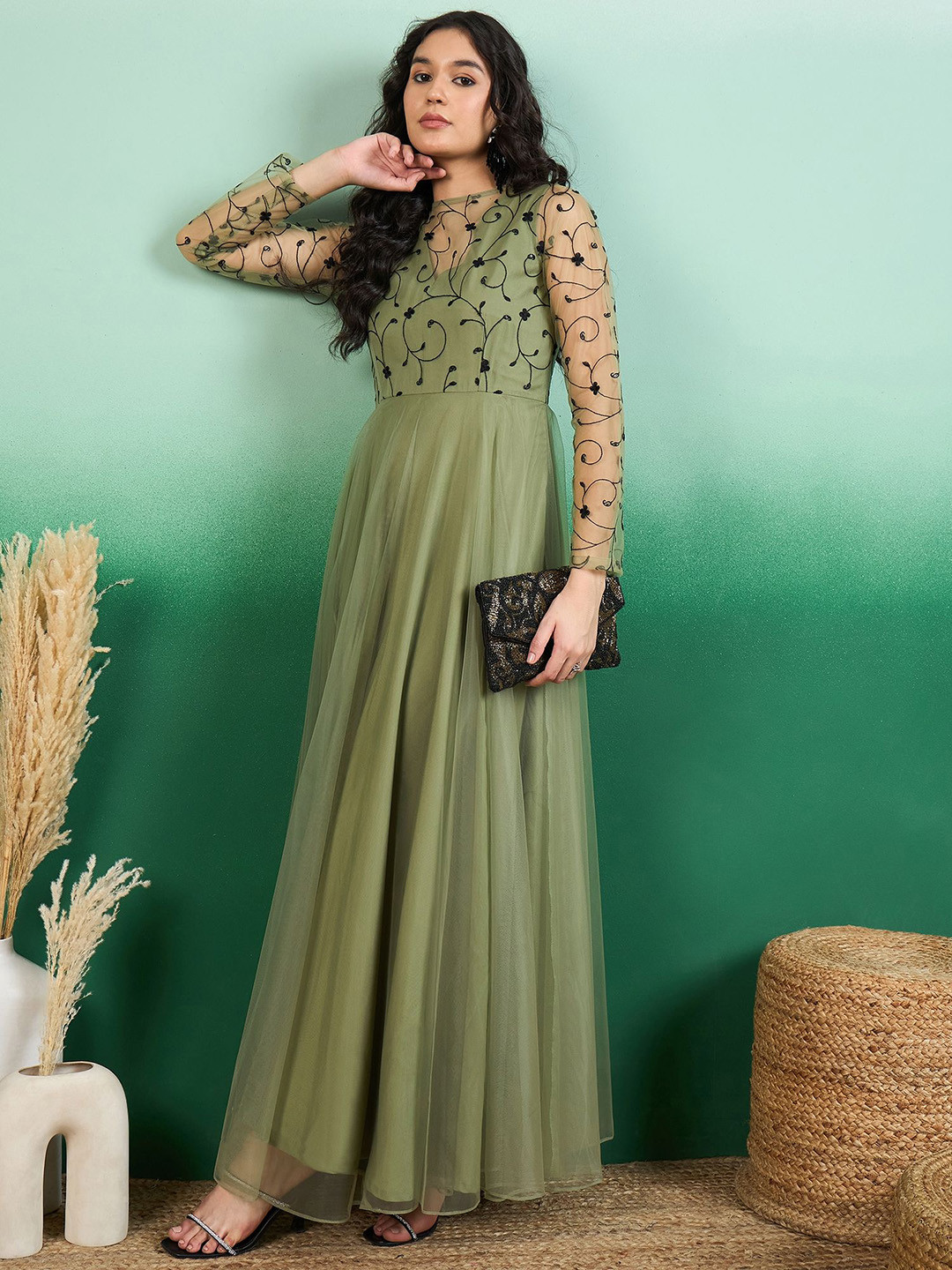 

Sangria Women Florla Thread and Sequinned Embroidered Maxi Ethnic Dress, Green
