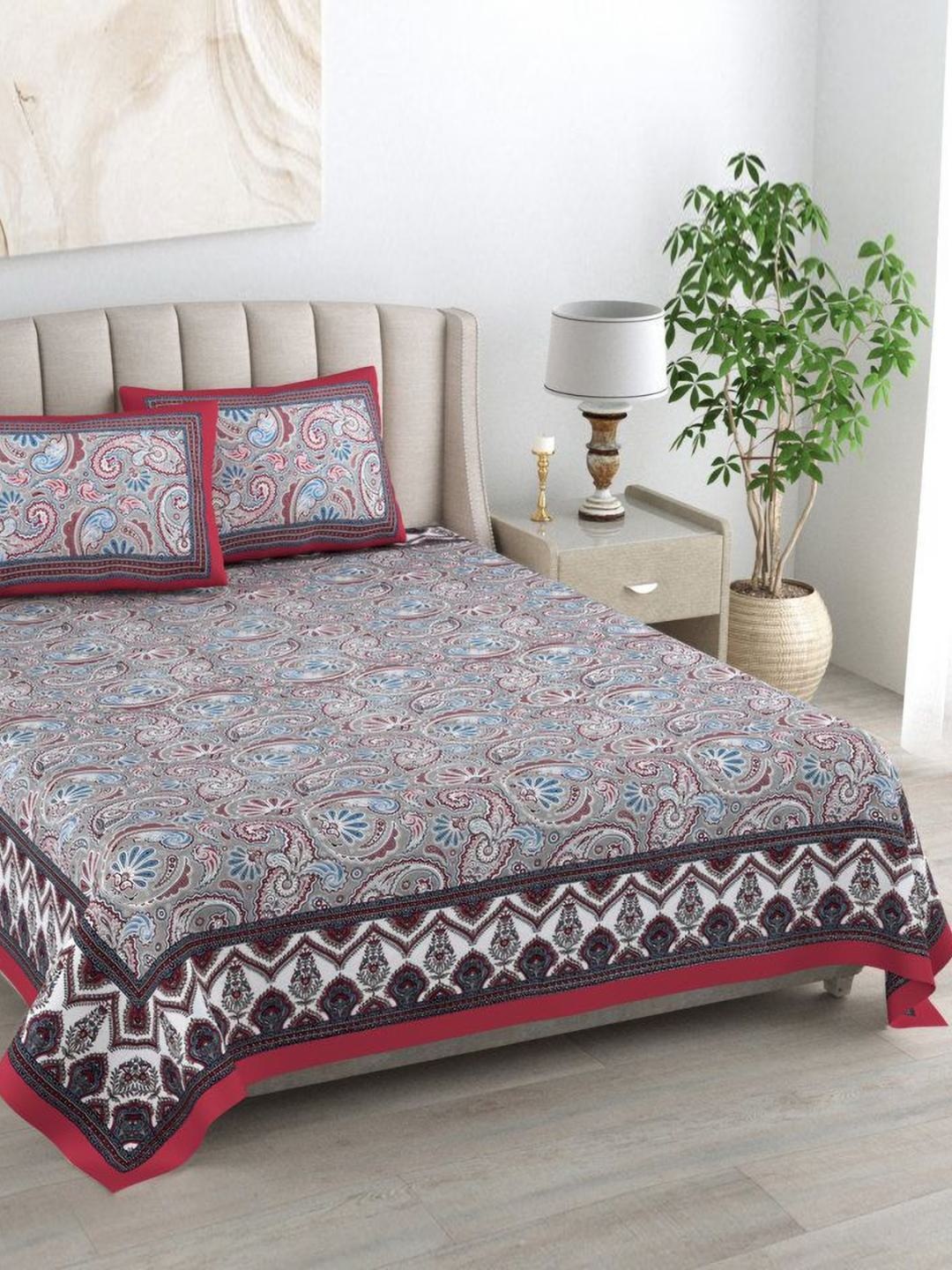 

Urban Jaipur Grey & Red Geometric 250 TC King Bedsheet with 2 Pillow Covers