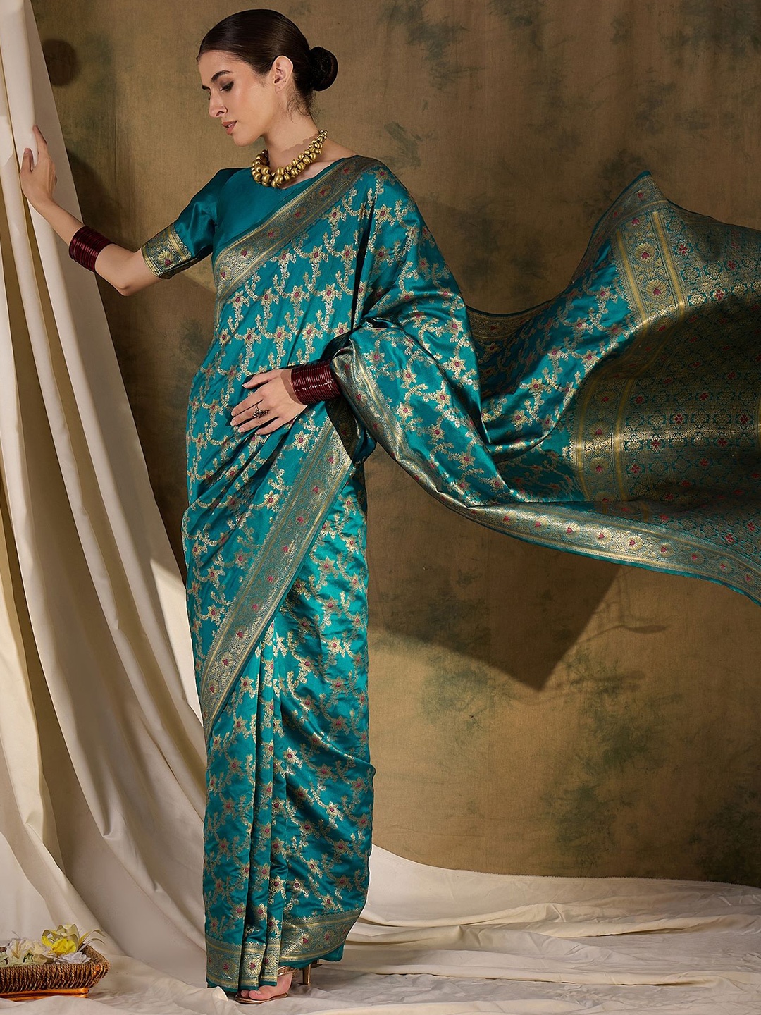 

SHADOW & SAINING Woven Design Zari Kanjeevaram Saree, Teal