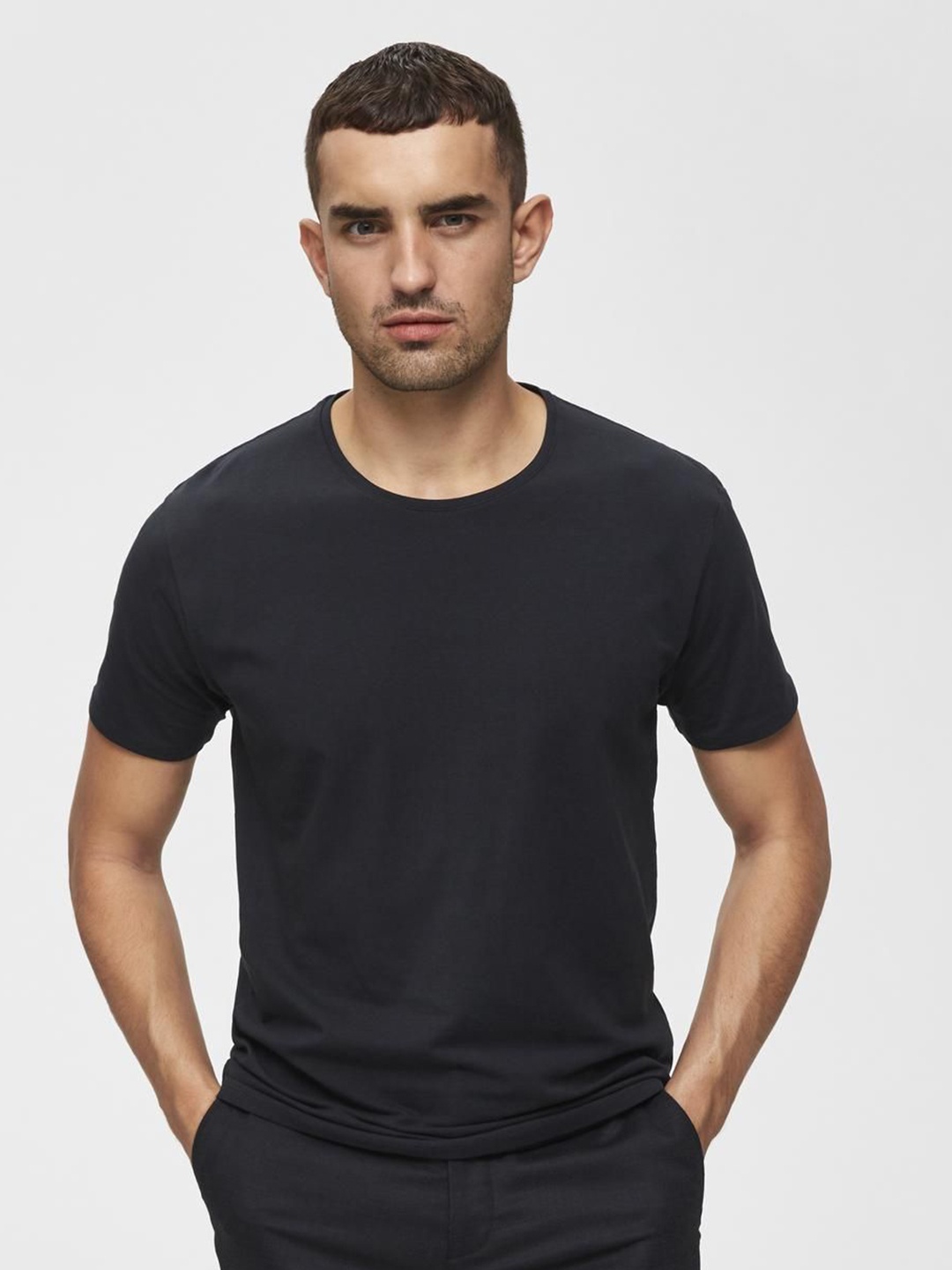 

SELECTED Men Solid Round Neck Cotton T-Shirt, Black