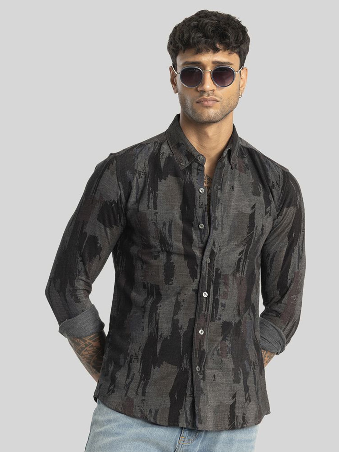 

Snitch Men Smart Slim Fit Abstract Printed Casual Shirt, Black