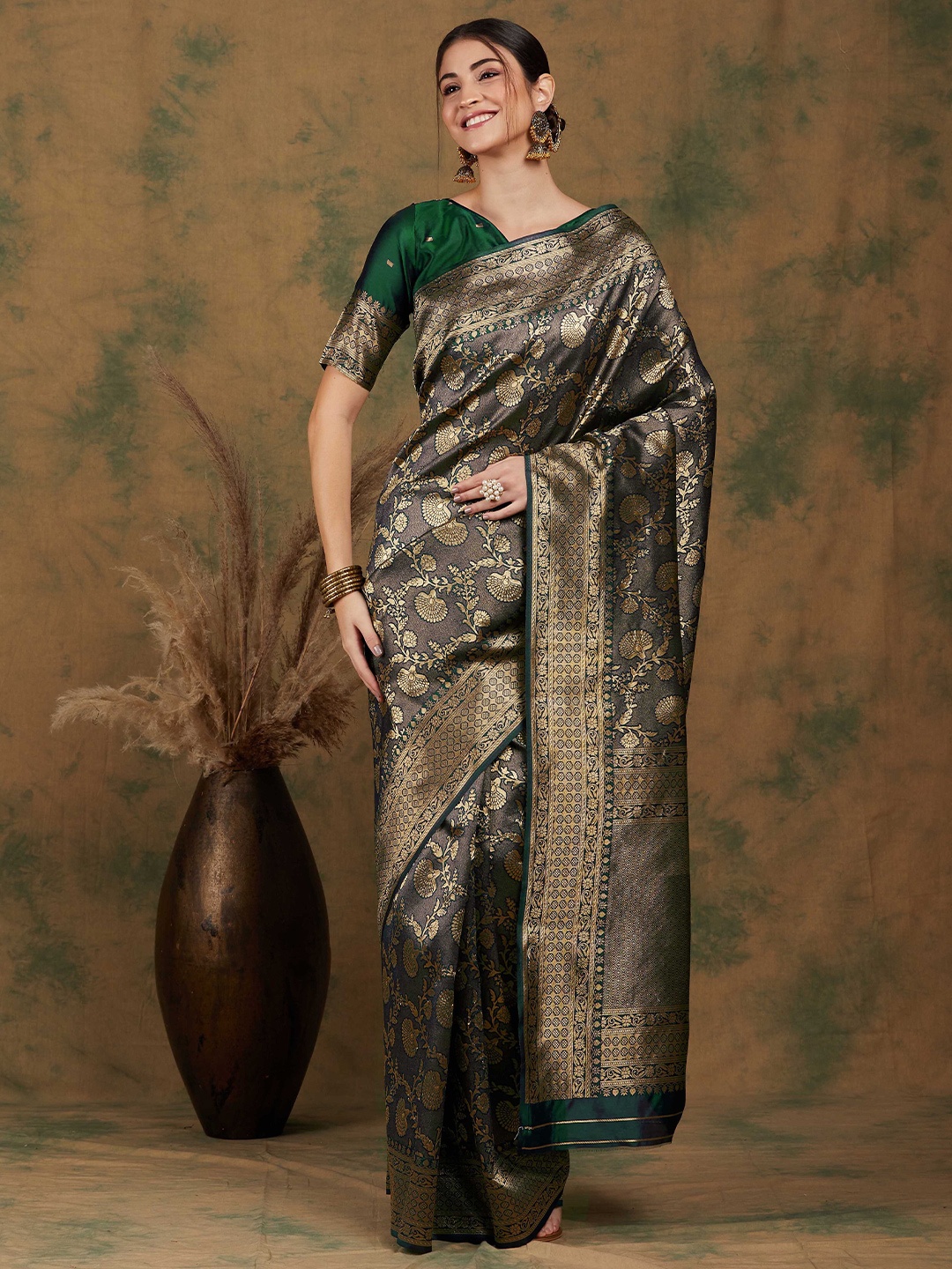 

SHADOW & SAINING Woven Design Zari Banarasi Saree, Olive