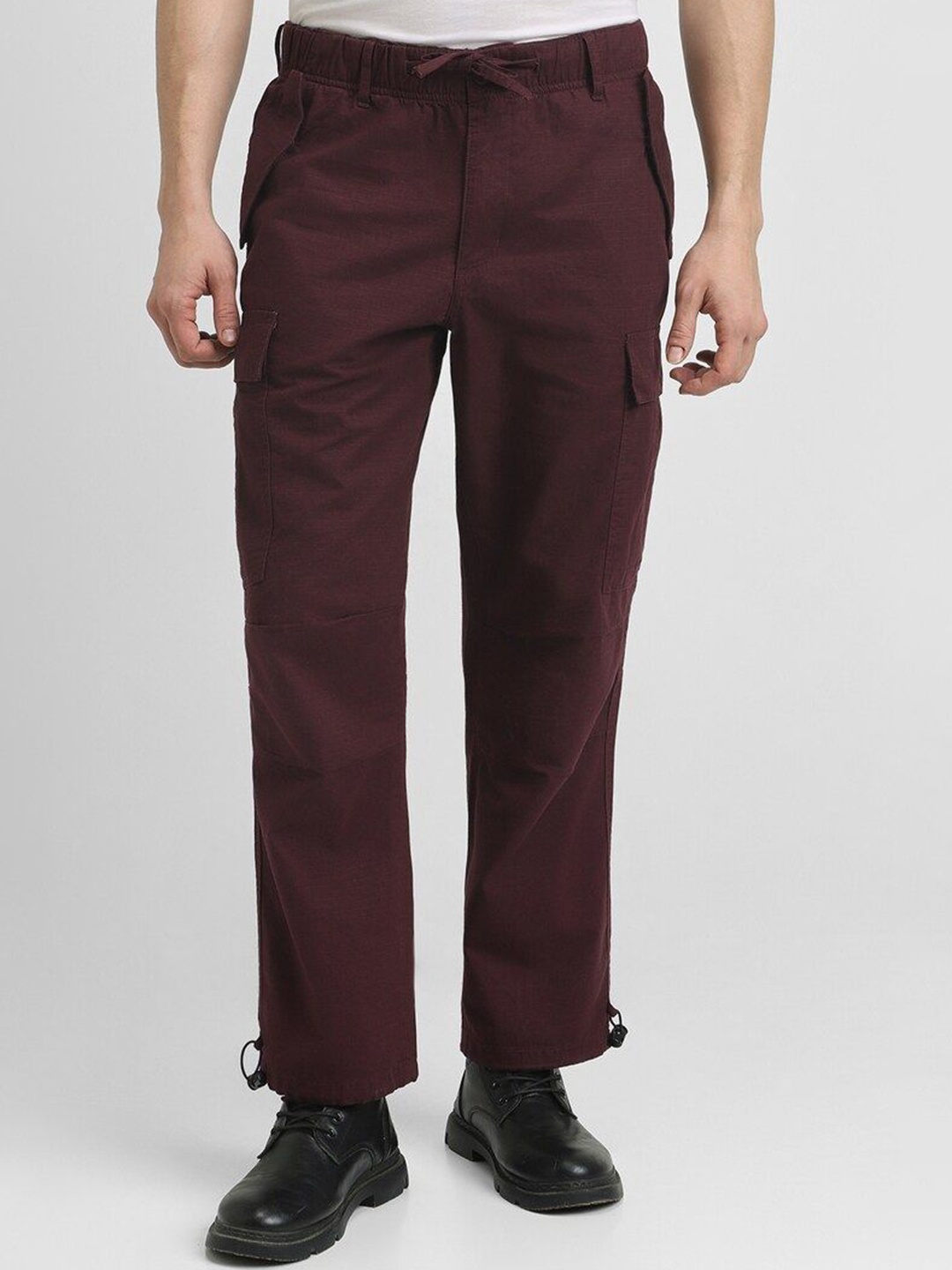 

FOREVER 21 Men Mid Rise Pure Cotton Cargo Trousers, Maroon