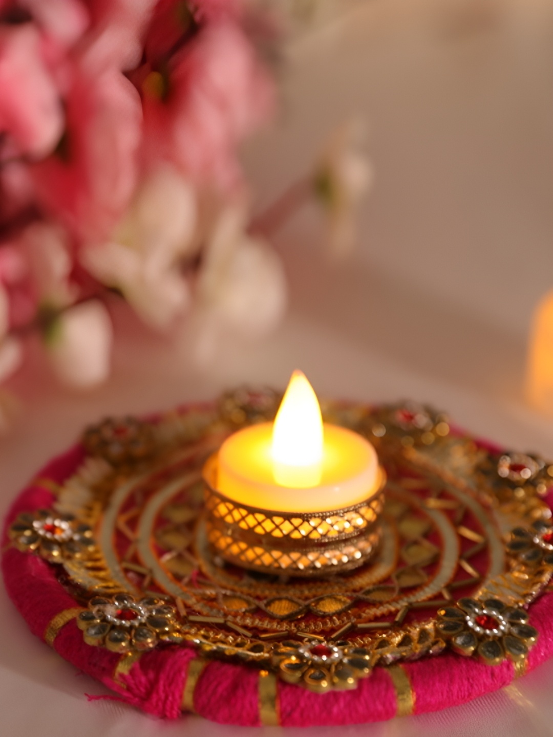 

PLAYFUL STITCHES White & Gold Toned Textured Wood Candle Holder