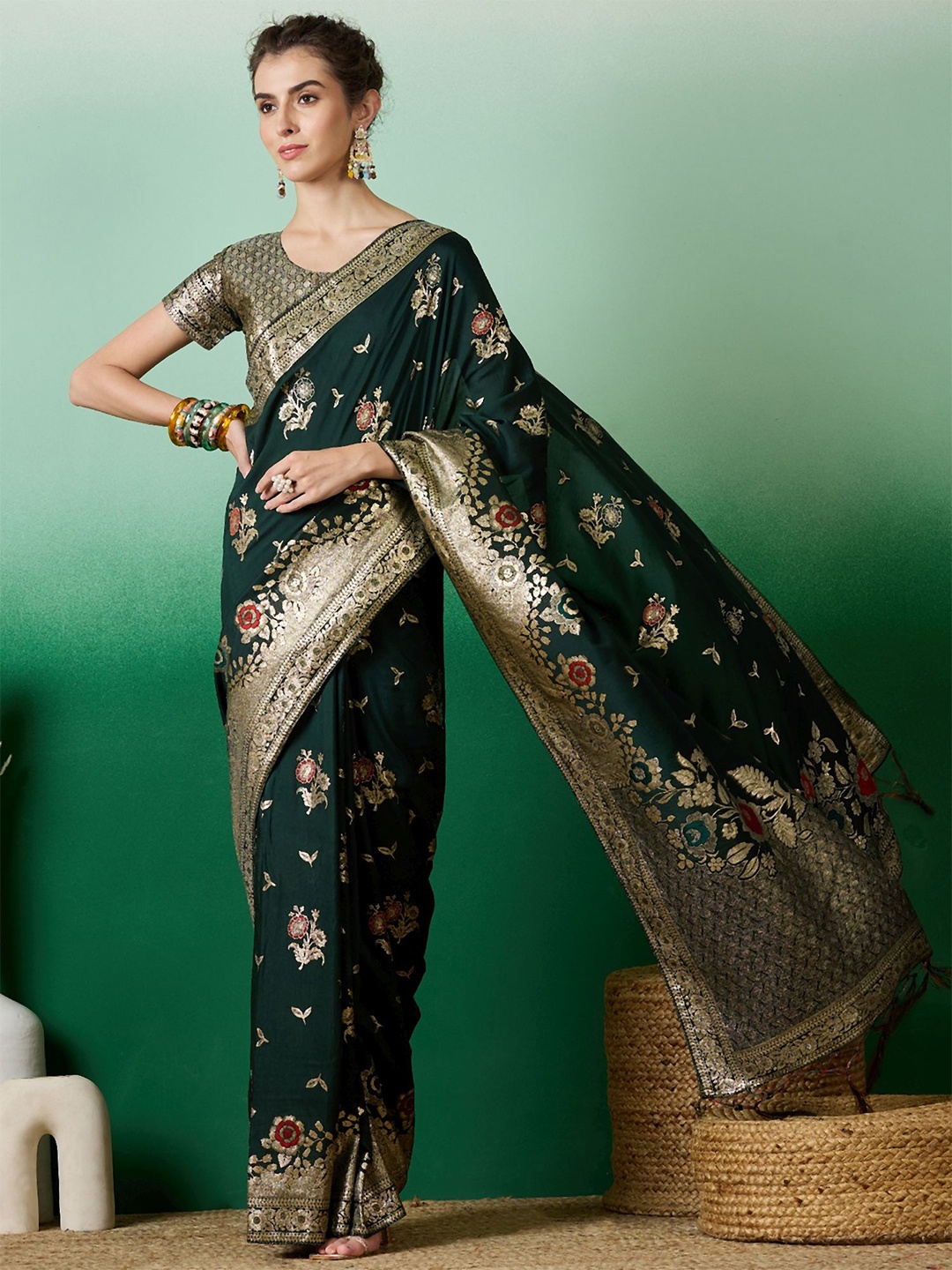 

SHADOW & SAINING Woven Design Zari Banarasi Saree, Green