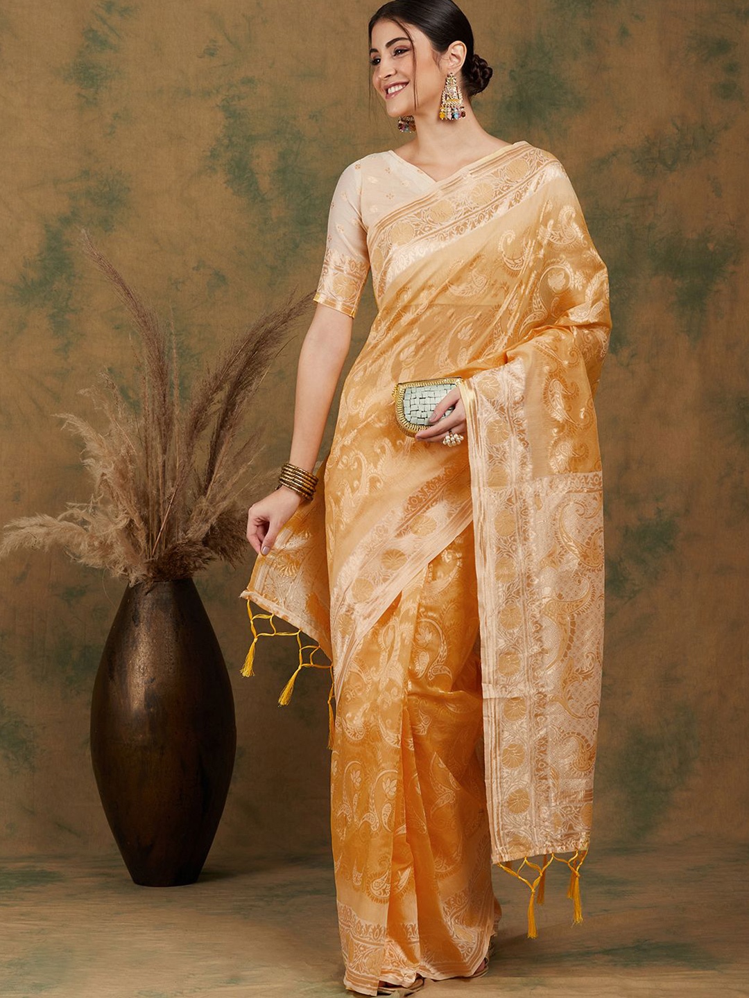 

SHADOW & SAINING Woven Design Zari Banarasi Saree, Lime green
