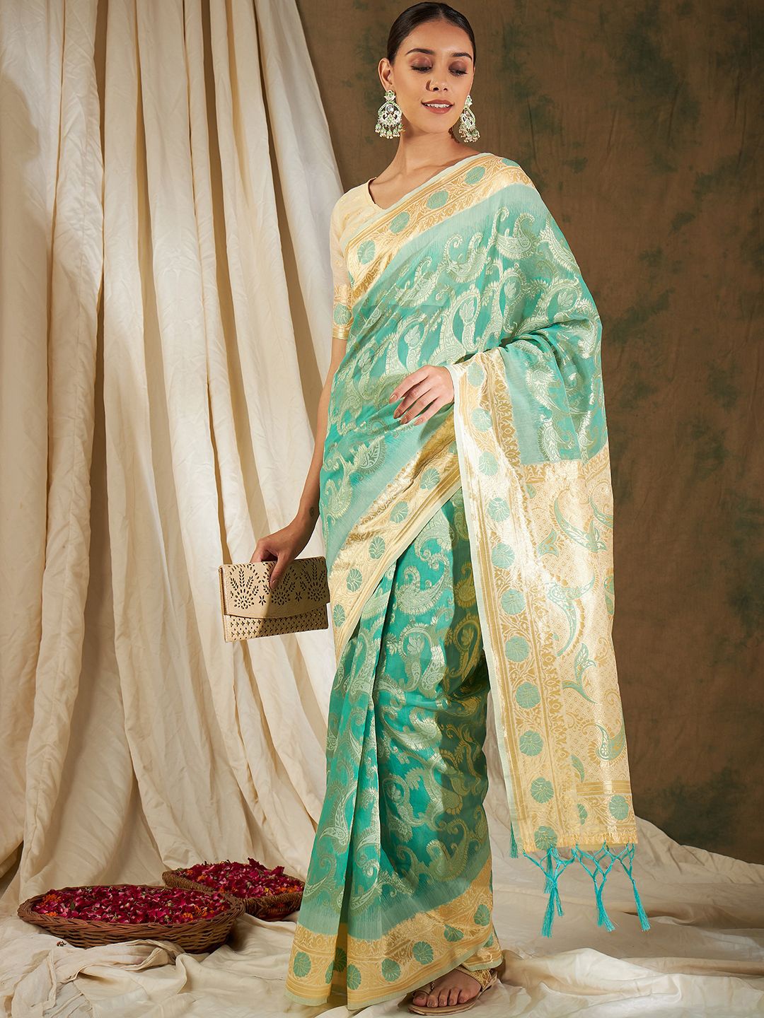 

SHADOW & SAINING Woven Design Zari Cotton Blend Banarasi Saree, Sea green