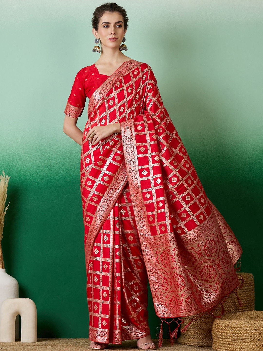 

SHADOW & SAINING Woven Design Zari Banarasi Saree, Red