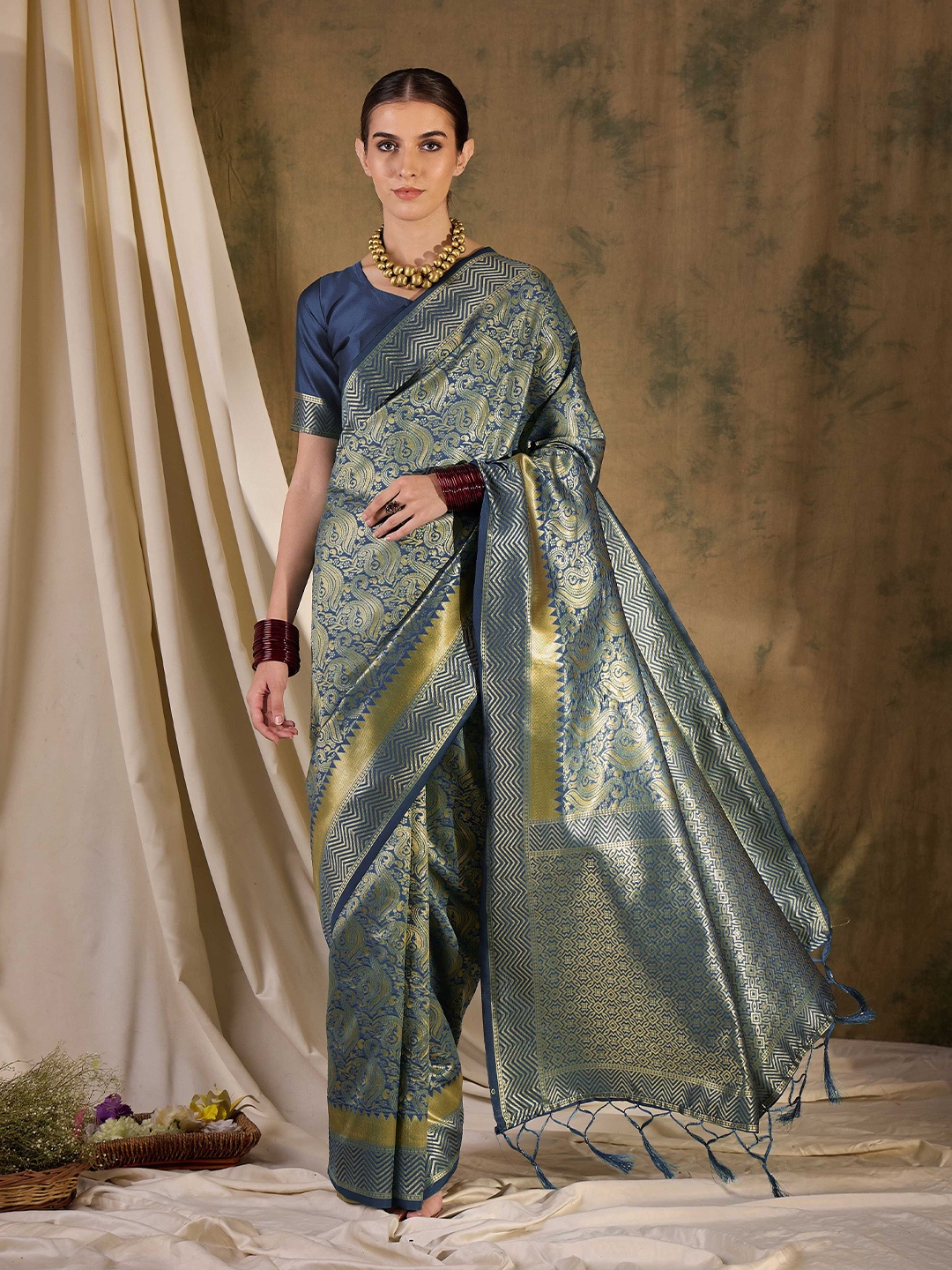

SHADOW & SAINING Woven Design Zari Kanjeevaram Saree, Grey