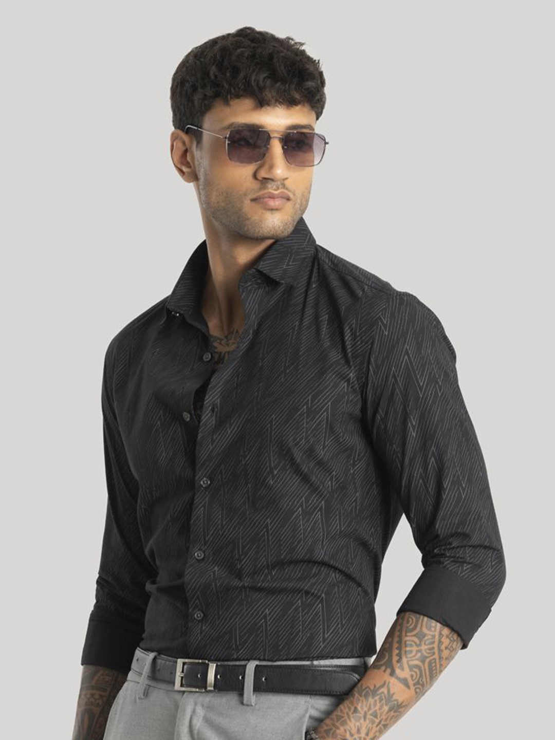 

Snitch Men Smart Slim Fit Abstract Printed Pure Cotton Casual Shirt, Black