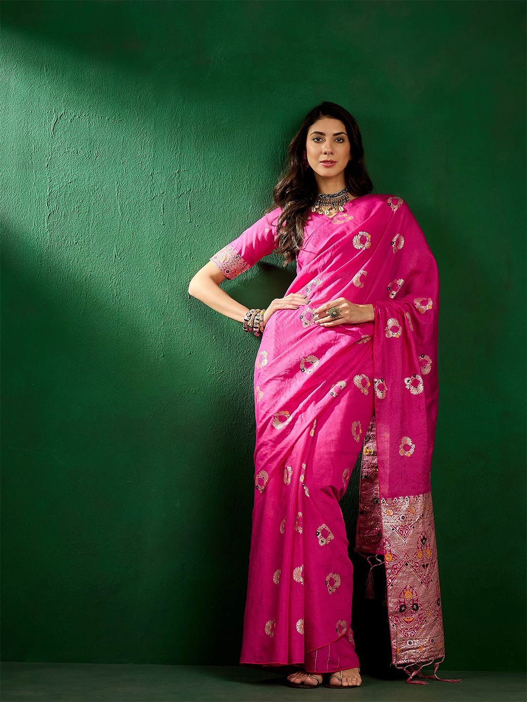 

SHADOW & SAINING Woven Design Zari Banarasi Saree, Pink