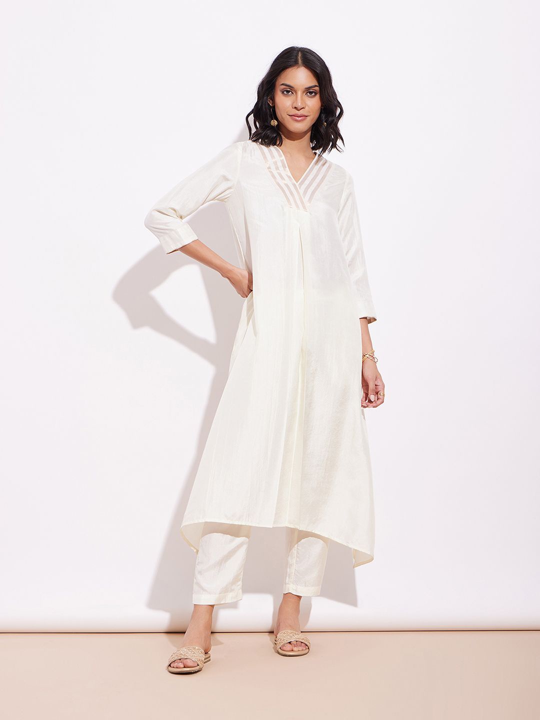 

Pink Fort V-Neck A-Line Kurta With Trousers, Off white