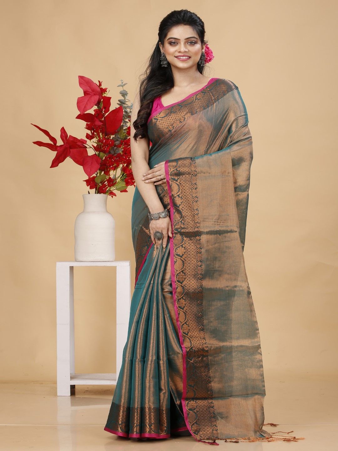 

Bong ButiQ Zari Tissue Taant Saree, Turquoise blue