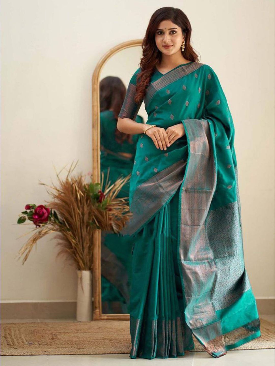 

ZIBLON Woven Design Zari Banarasi Saree, Green