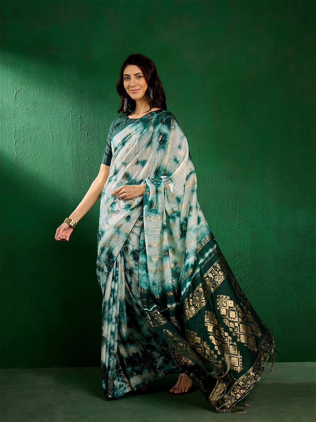 

SHADOW & SAINING Woven Design Zari Banarasi Saree, Green