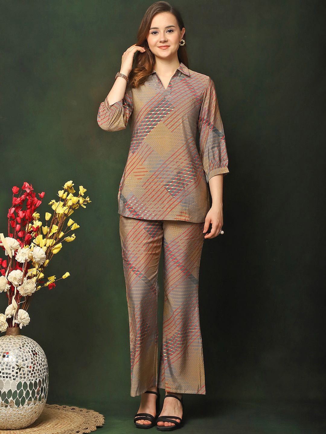 

Claura Printed Chanderi silk Tunic & Trouser, Grey