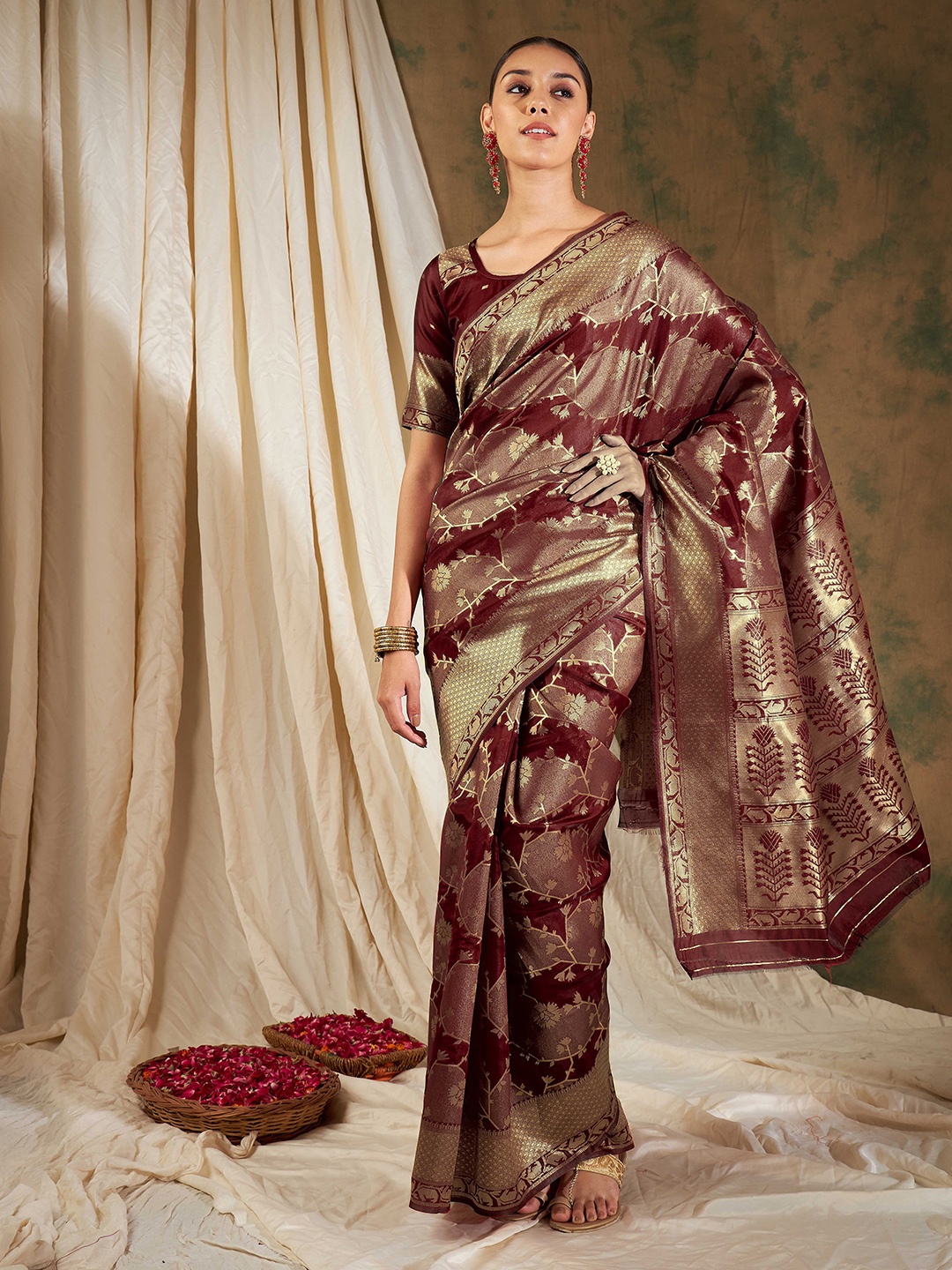 

SHADOW & SAINING Woven Design Zari Silk Blend Banarasi Saree, Maroon