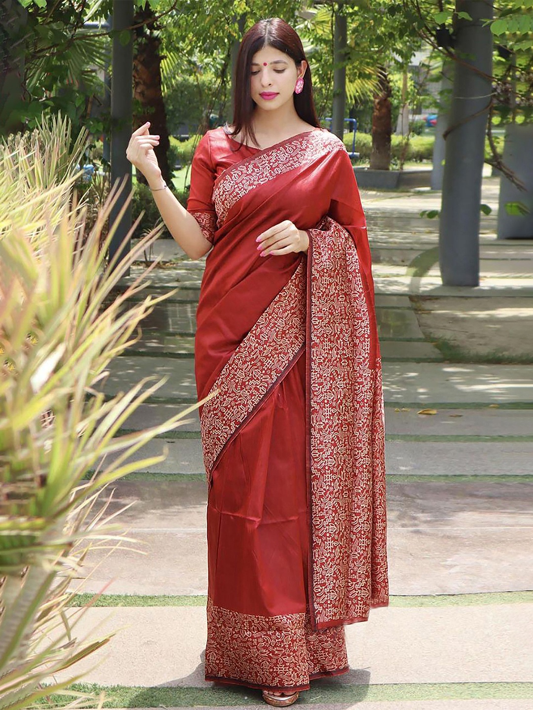 

Anjaneya Sarees Zari Banarasi Saree With Blouse Piece, Red