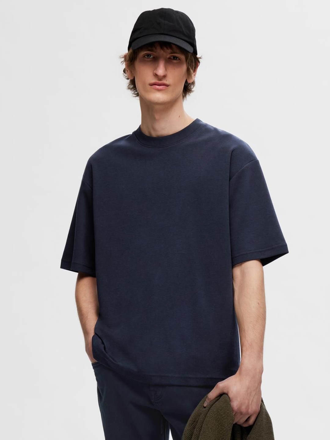 

SELECTED Men Solid Round Neck Cotton Relaxed Fit T-Shirt, Blue