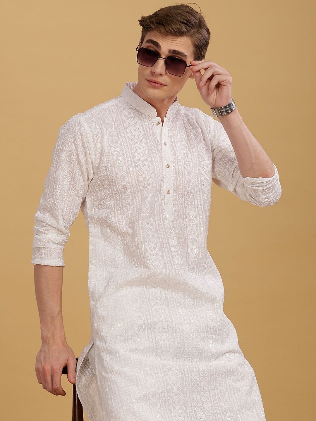 

Anouk White Floral Lucknowi Embroidered Thread Work Pure Cotton Straight Kurta