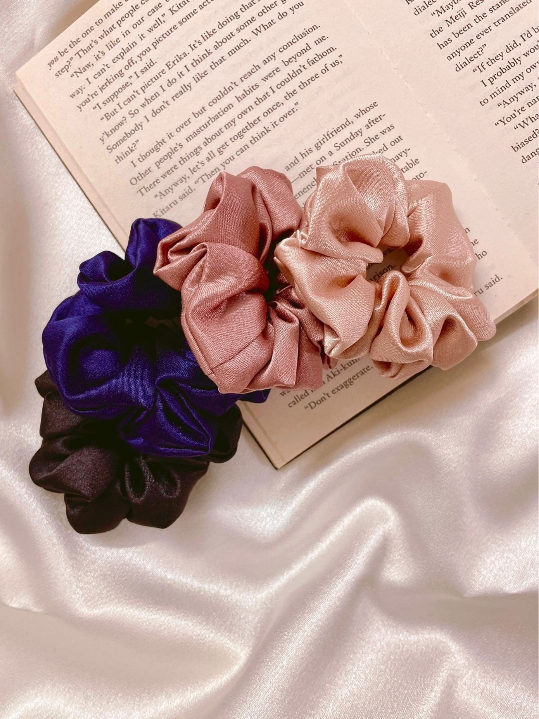 

Mueras Set Of 4 Satin Silk Scrunchies, Navy blue