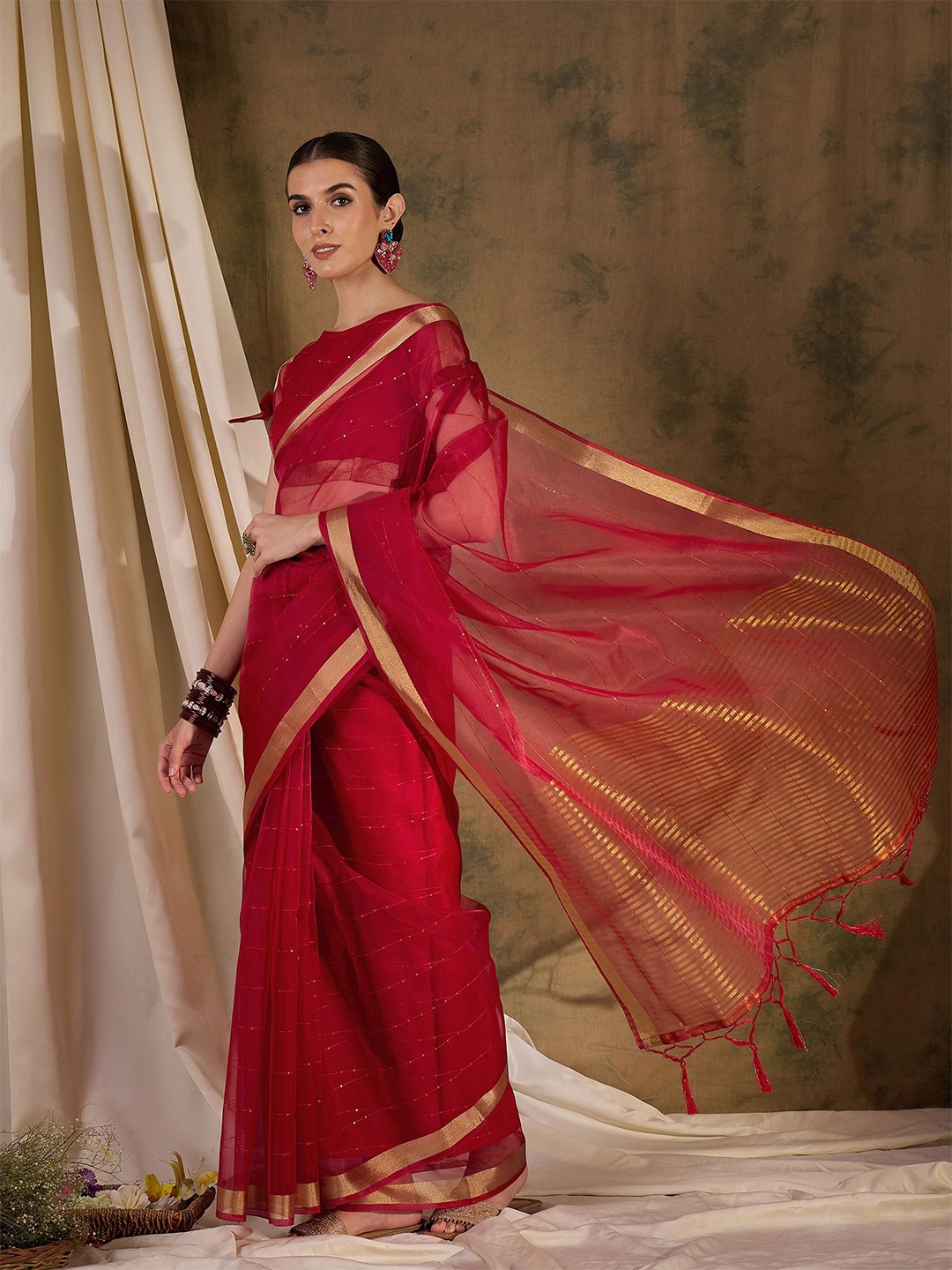 

SHADOW & SAINING Embellished Sequinned Banarasi Saree, Red